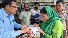 বাবুগঞ্জে দুই ফার্মেসিকে ভ্রাম্যমাণ আদালতের জরিমানা