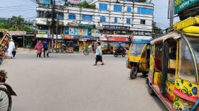বারৈজ্জারহাট-কাশিপুর সড়কে যাত্রীদের জিম্মি করে অতিরিক্ত ভাড়া আদায়