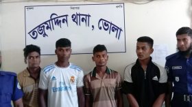তজুমদ্দিনে মিথ্যা অপবাদে নারী-পুরুষের গলায় জুতার মালা দিয়ে হেনস্তা, গ্রেপ্তার-৪