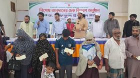 বাউফলে ৫০ জন অসহায় ব্যক্তির মাঝে অনুদানের চেক বিতরণ