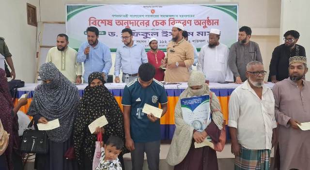 বাউফলে ৫০ জন অসহায় ব্যক্তির মাঝে অনুদানের চেক বিতরণ