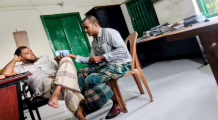 পাথরঘাটায় নৌ পুলিশের ভয়ংকর চাঁদাবাজি
