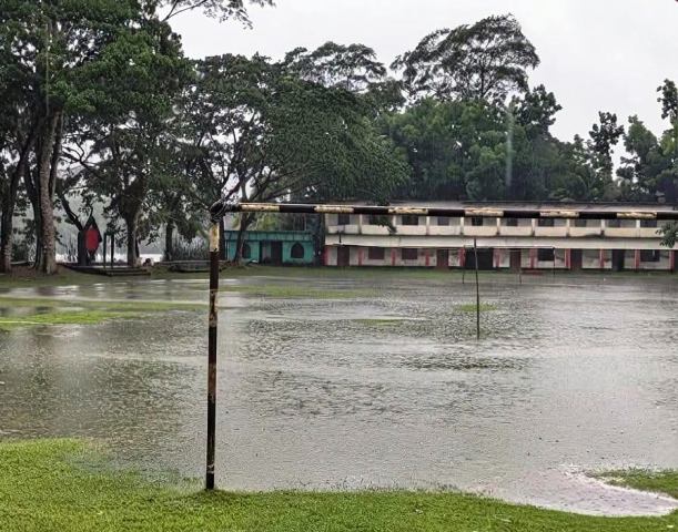 পানিতে ডুবে আছে কাউখালী সরকারি কলেজ মাঠ, খেলাধুলা থেকে বঞ্চিত শিক্ষার্থীরা