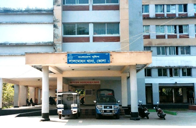 স্কুল থেকে বাড়ি যাওয়ার পথে টমটমের চাপায় ৭ বছরের শিশুর মৃত্যু