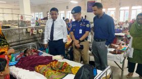 বাকেরগঞ্জে রহস্যজনক বোমা বিস্ফোরণ, একই পরিবারের ৩ জন দ্বগ্ধ