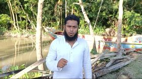 লোহার পুল খুলে নেওয়ায় চারদিন ধরে দুর্ভোগে তিন গ্রামের মানুষ
