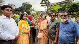 বরিশাল সিটি করপোরেশনের পক্ষ থেকে ২০ হাজার বৃক্ষ বিতরণ