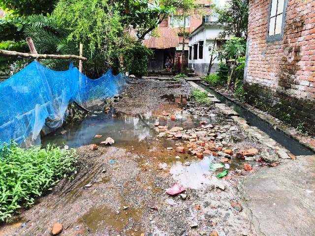 ২৫ বছরেও বদলায়নি বরিশাল নগরীর ১৫ নং ওয়ার্ডবাসীর ভাগ্য