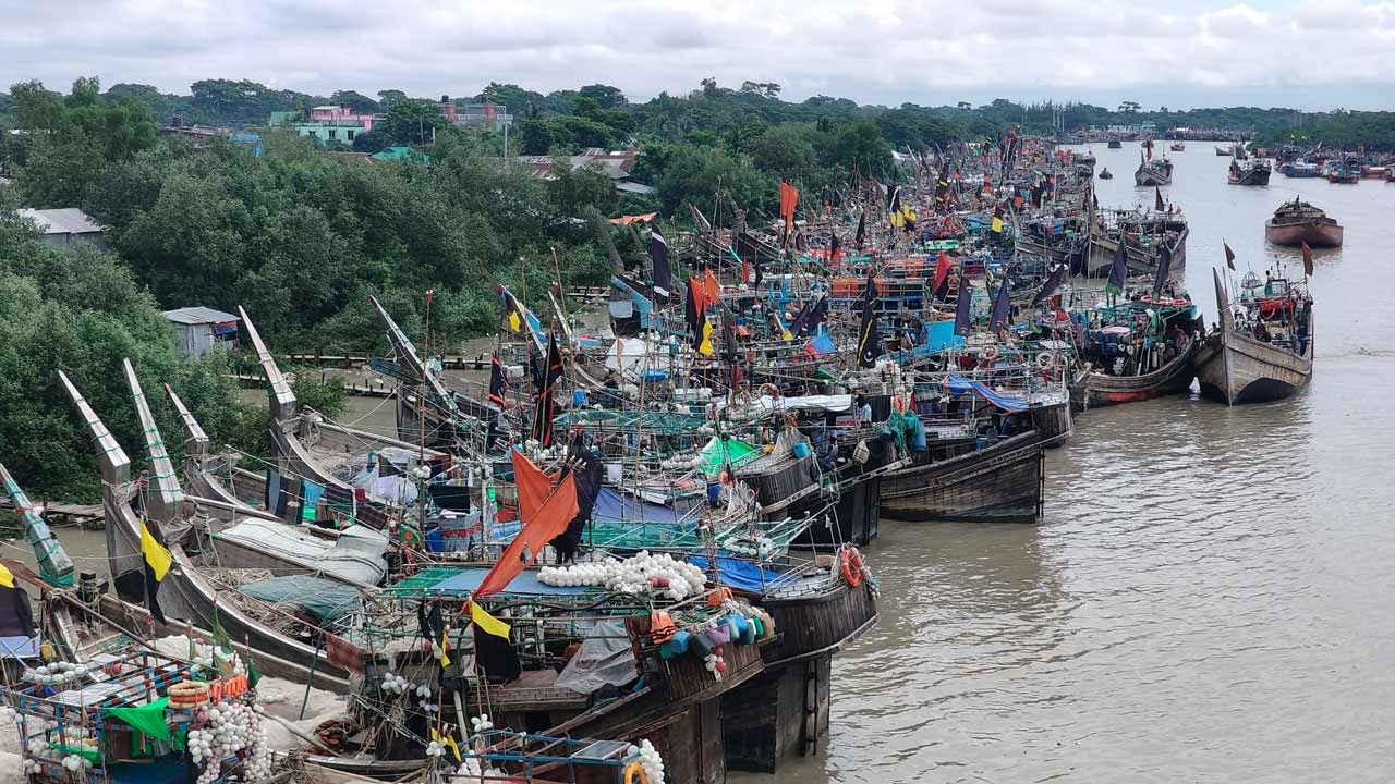 বরফ সংকটে মহিপুর-আলীপুর মৎস্যকেন্দ্র