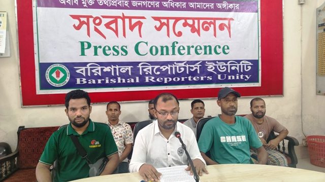 মহসিন মার্কেটে ভুয়া কমিটির পরিচয়ে চাঁদা আদায়, প্রতিবাদ করায় ব্যবসায়ী নেতার ওপর হামলা