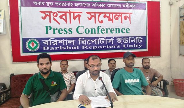 মহসিন মার্কেটে ভুয়া কমিটির পরিচয়ে চাঁদা আদায়, প্রতিবাদ করায় ব্যবসায়ী নেতার ওপর হামলা