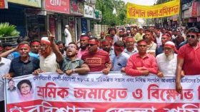 মিছিলে স্লোগান দিয়ে মৃত্যুর কোলে ঢলে পড়লেন শ্রমিক দল নেতা