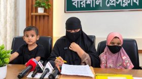 পরকীয়ার অভিযোগে ভাঙনের মুখে ৮ বছরের সংসার, বাবার স্নেহবঞ্চিত দুই শিশু