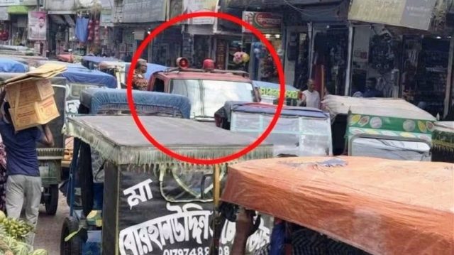 বোরহানউদ্দিনে যানজটে আটকে ছিলো ফায়ার সার্ভিসের গাড়ি, আগুনে পুড়ে সব ছাই